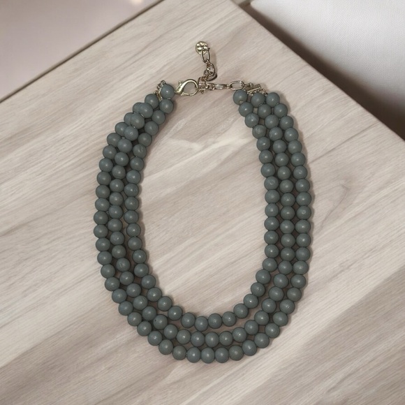 Elegant Vintage Wooden Gray 3 Strand Beaded Necklace - Picture 4 of 7